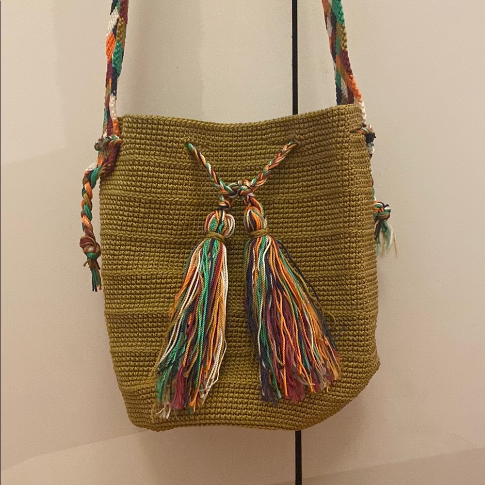 Multicolor woven tassel bag